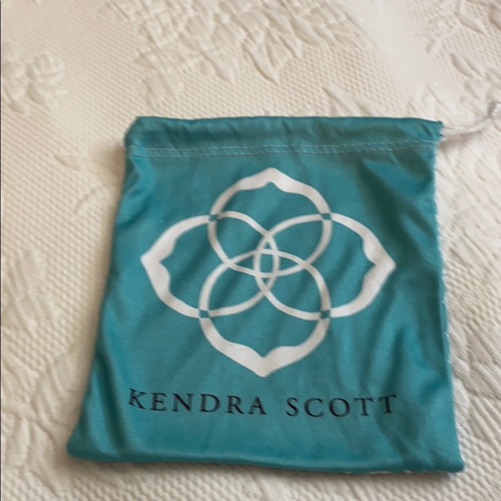 Kendra Scott Mackenzie Necklace - Picture 9 of 9